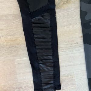 Alo moto leggings